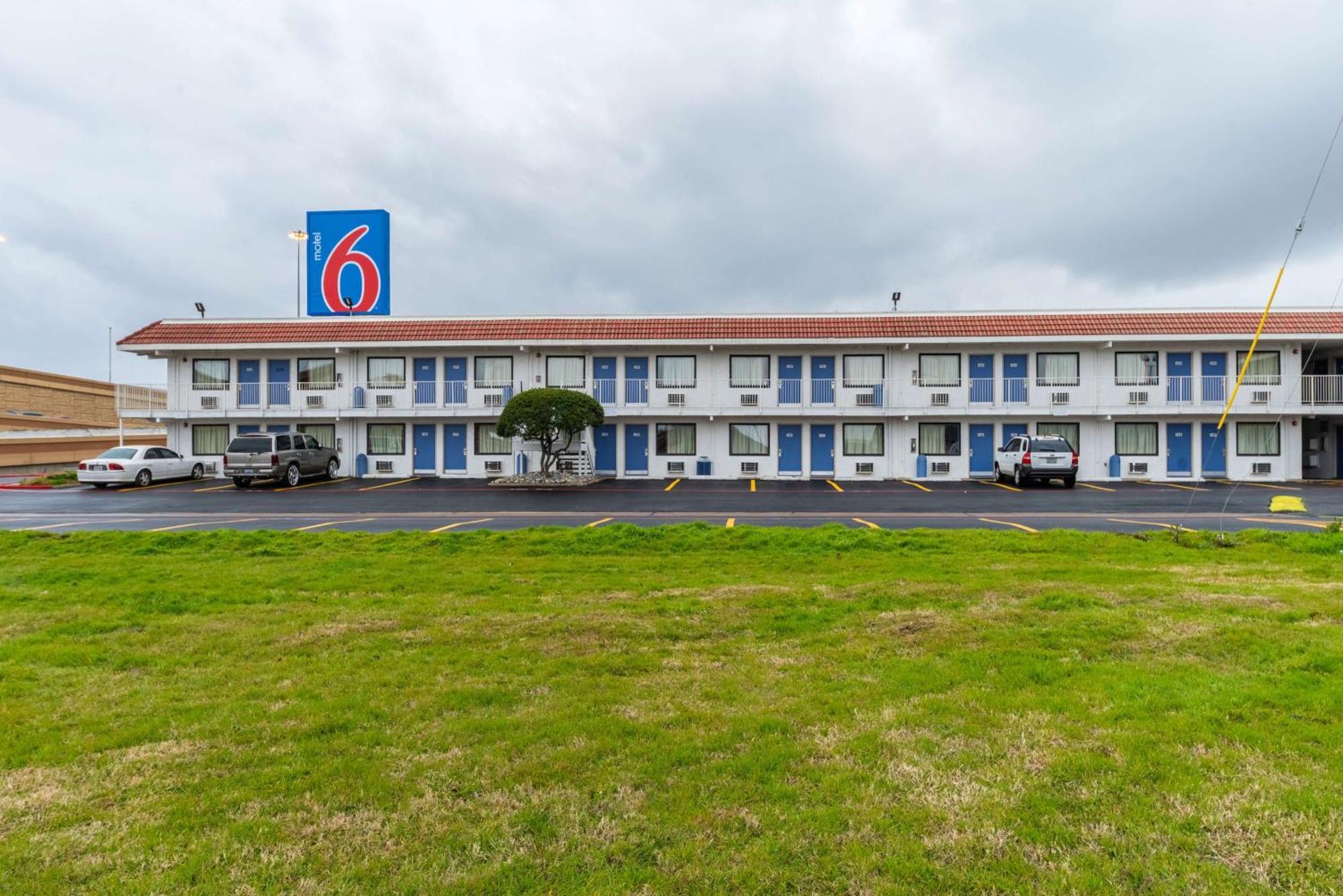 Motel 6-North Richland Hills, Tx Bagian luar foto