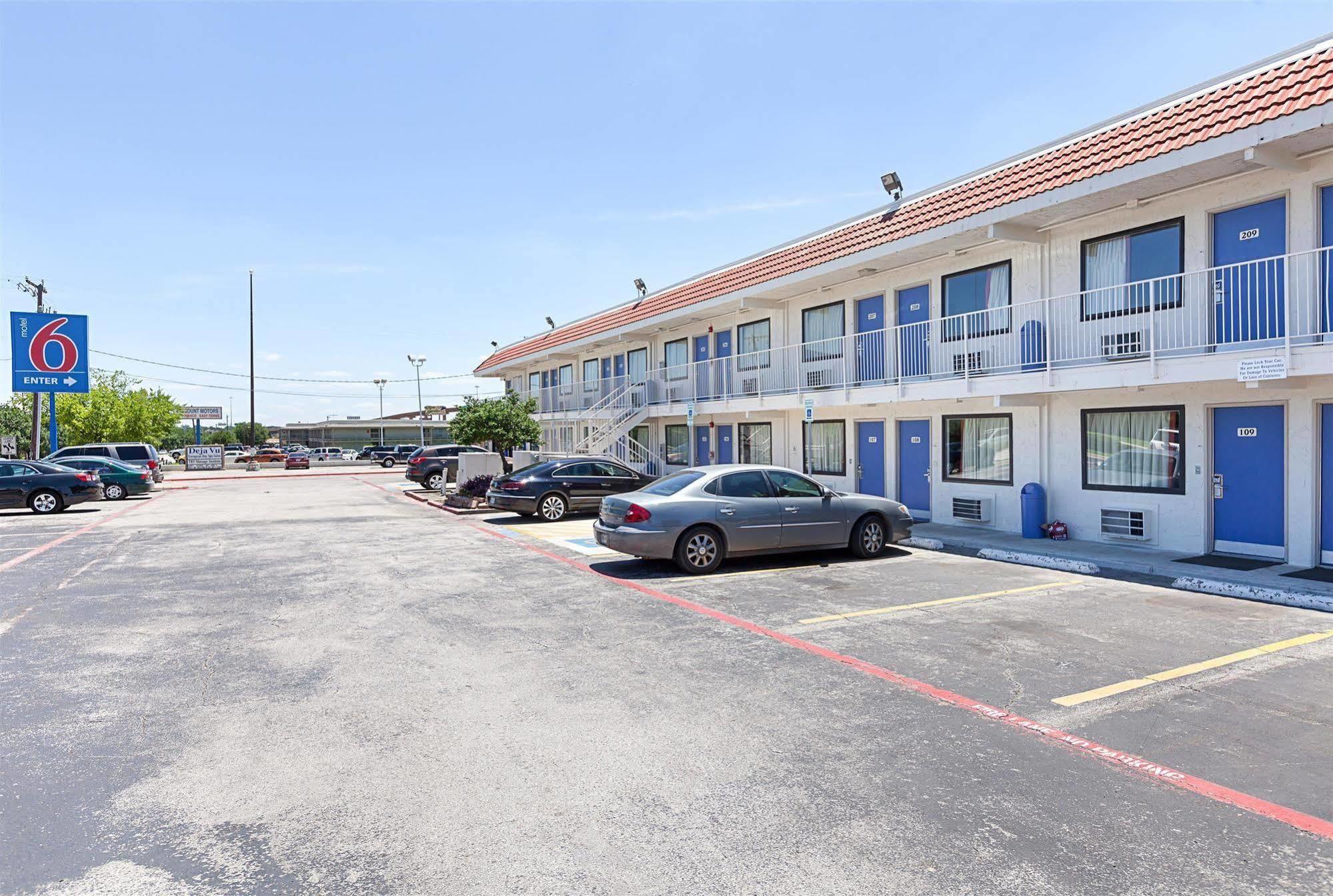 Motel 6-North Richland Hills, Tx Bagian luar foto