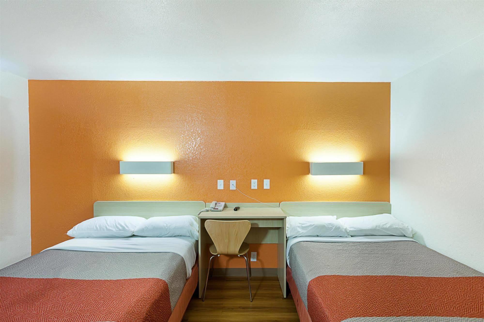 Motel 6-North Richland Hills, Tx Bagian luar foto